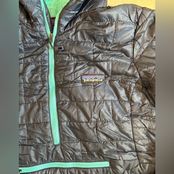 Patagonia Gray Puffer Jacket with Green Accents - Picture 5 of 5